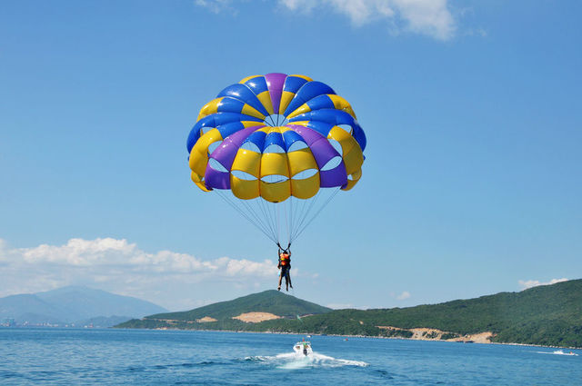 parasailing