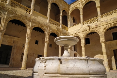 Salones del Castillo Palacio de los Ribera y Oficina de Turismo Bornos